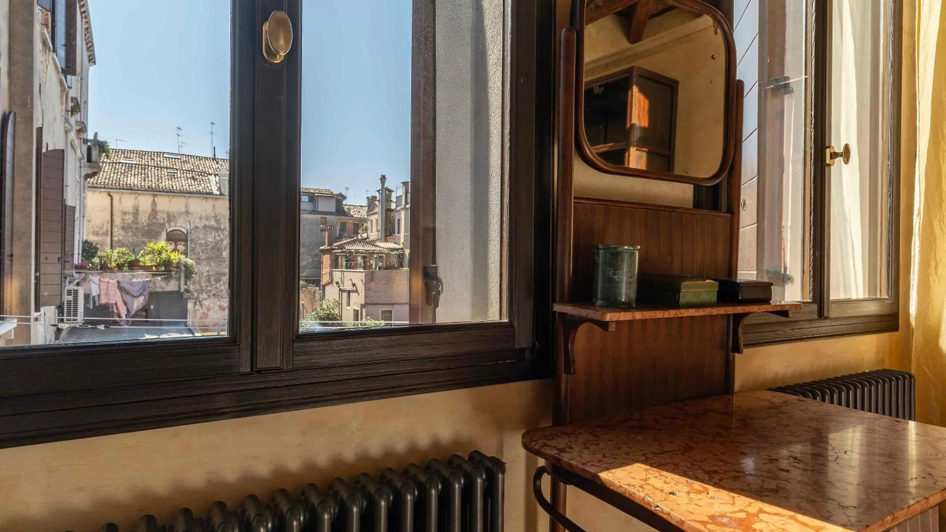 Palazzo Remer - Luxury Apartments - By Bricola Apartments Venedik